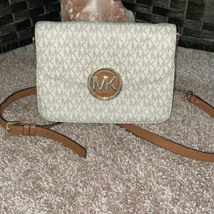 Michael Kors purse very cute and stylish